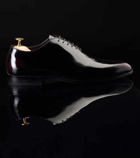 Sole Elegance: The Indispensable Role of  Leather Shoes in Men's Formal Attire.
